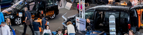Photo: Hall 6 at REHACARE 2018, at a trade fair stand for car retrofitting, several trade fair visitors talking to exhibitors; Copyright: Messe Düsseldorf/Andreas Wiese