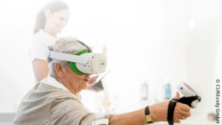 Photo: An elderly woman wearing virtual reality glasses; Copyright: CUREosity GmbH