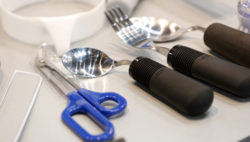 Foto: Scissors, spoons and fork mit special grips